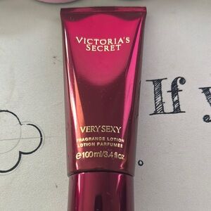 Victoria's Secret Very Sexy Lotion in Deep Pink